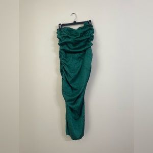 *BRAND NEW W TAGS* PrettyLittleThing Satin strapless dress